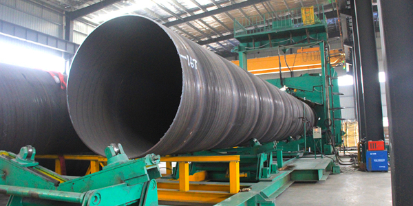 生產(chǎn)螺旋鋼管的原料有哪些？卷板和帶鋼哪個(gè)好？